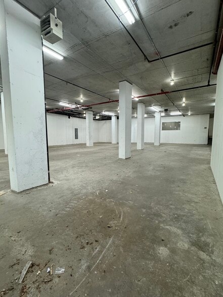 More Photos Of 5124 Roosevelt Ave, Woodside Apartments For Lease
