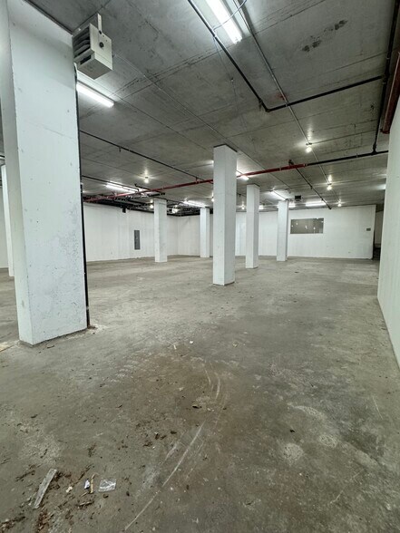 More Photos Of 5130 Roosevelt Ave, Woodside Apartments For Lease