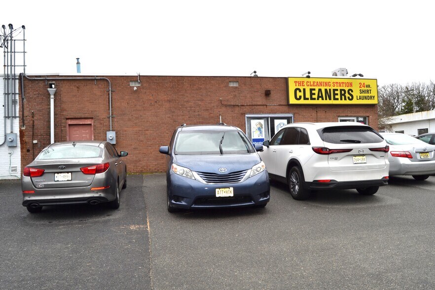 More Photos Of 117-123 E County Line Rd, Lakewood General Retail For Sale