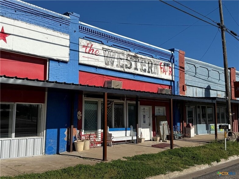 More Photos Of 204 E Gassaway, Lott Flex For Sale