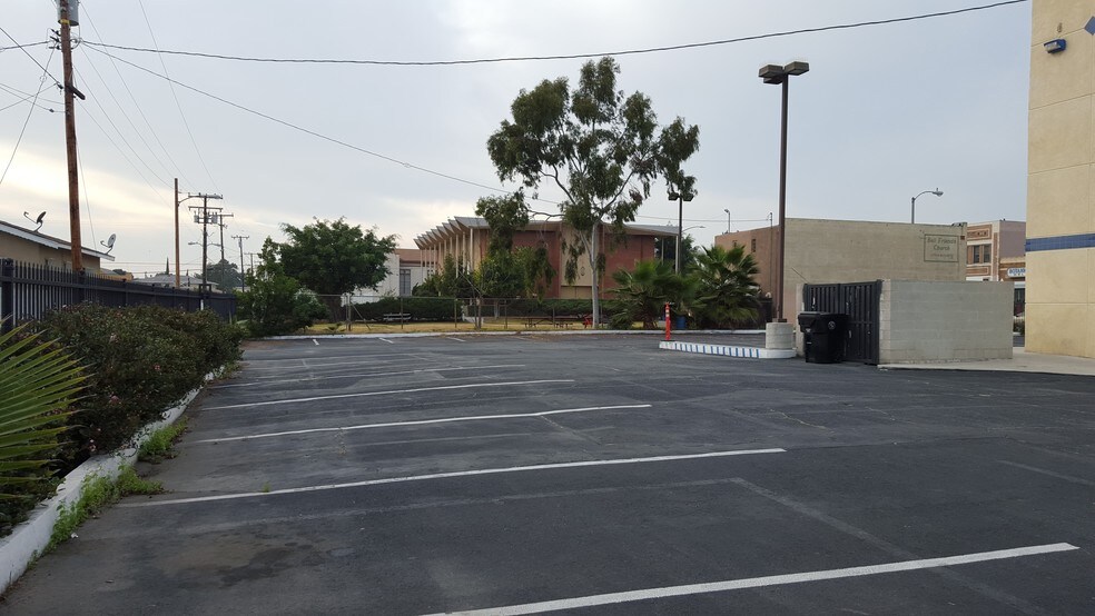 More Photos Of 4126-4130 Gage Ave, Bell Medical For Lease