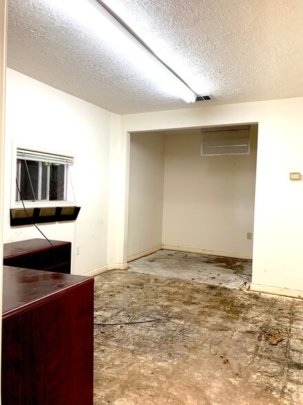 More Photos Of 3613 Lumberdale Rd, Houston Warehouse For Lease