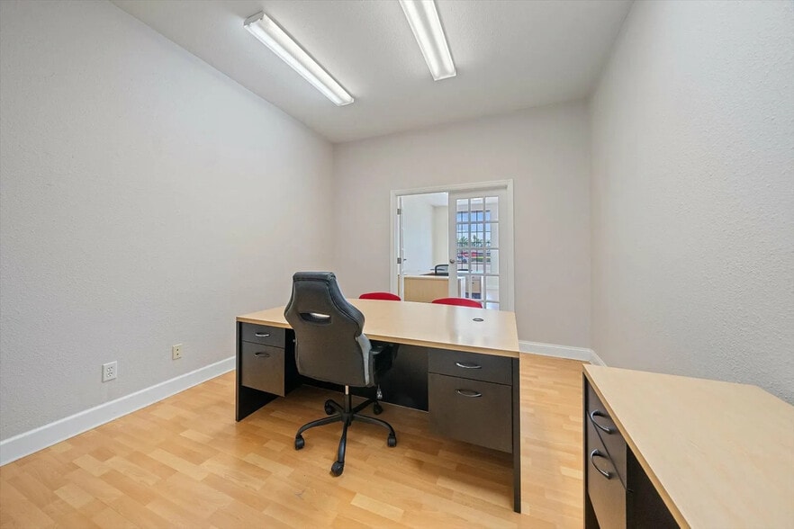 More Photos Of 3900 Clark Rd, Sarasota Medical For Sale