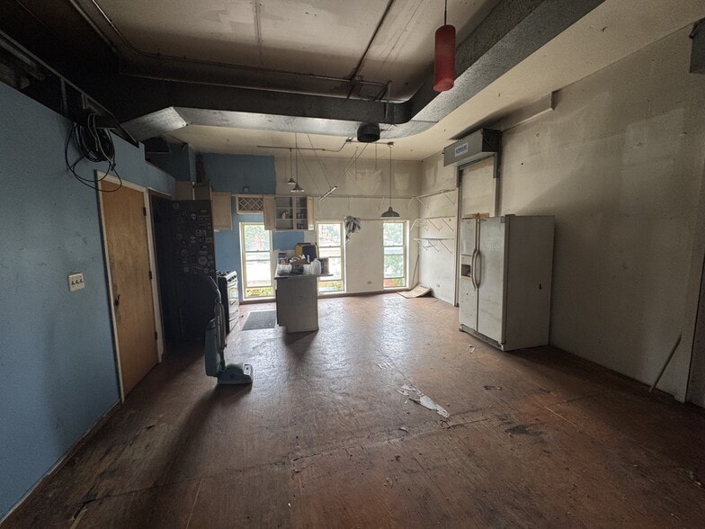 More Photos Of 4112 Pennsylvania Ave, Kansas City Storefront For Sale