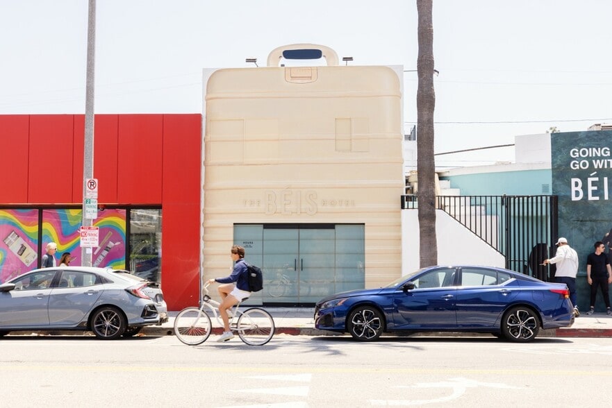 More Photos Of 1302-1306 Abbot Kinney Blvd, Venice Storefront Retail Residential For Lease