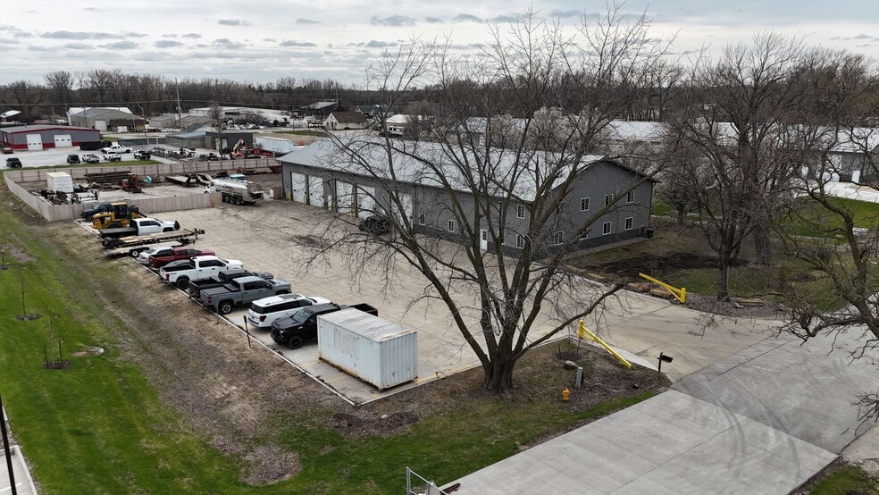More Photos Of 773 NE 47th Pl, Des Moines Warehouse For Sale
