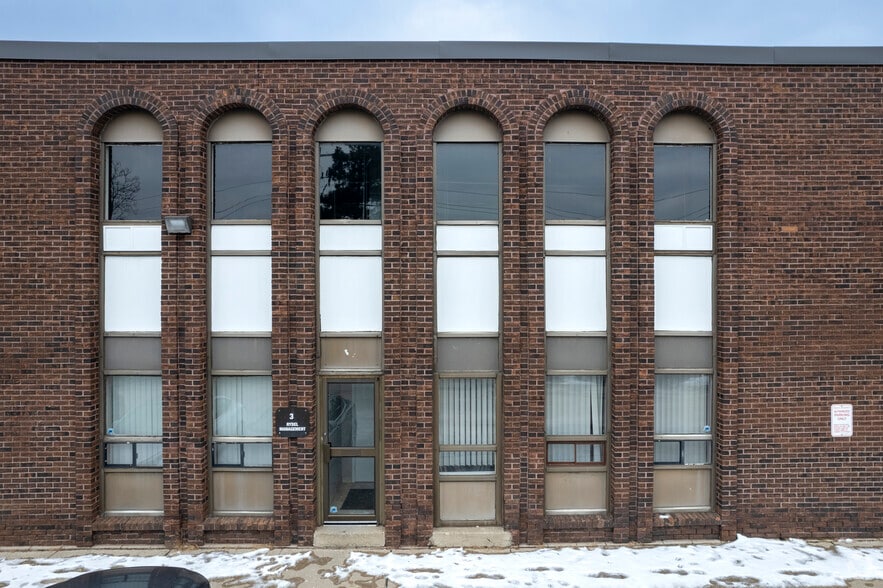 More Photos Of 4476-4478 Chesswood Dr, Toronto Warehouse For Lease