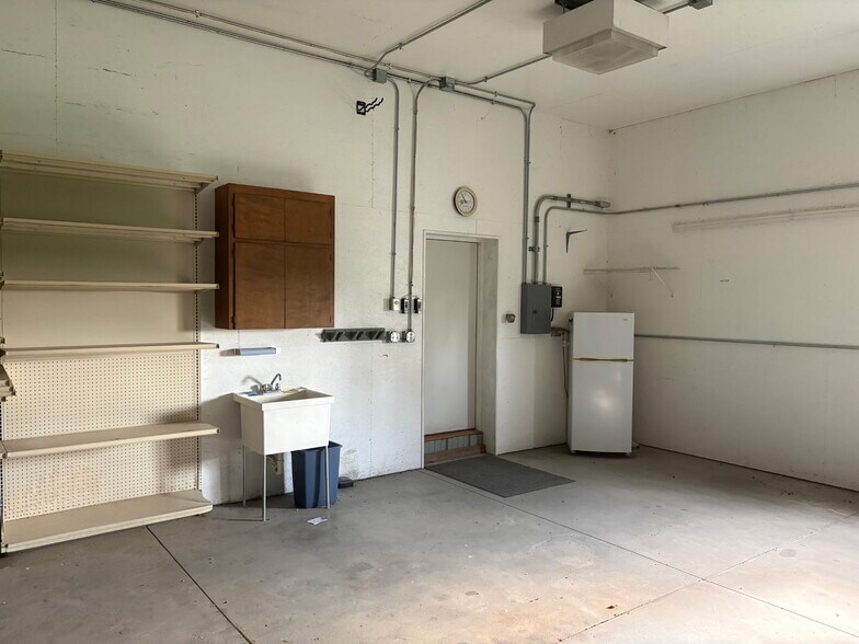 More Photos Of 402 W K St, Mc Cool Junction Industrial For Sale