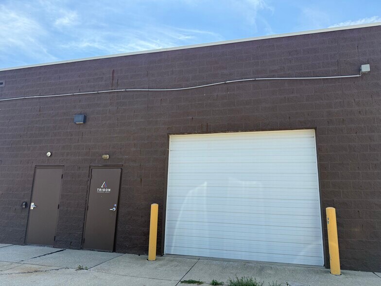 More Photos Of 2665 SE Oak Tree Ct, Ankeny Light Distribution For Lease