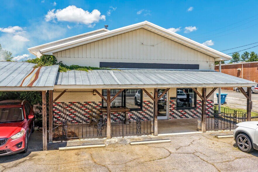 More Photos Of 1358 W Main St, Forest City Warehouse For Sale