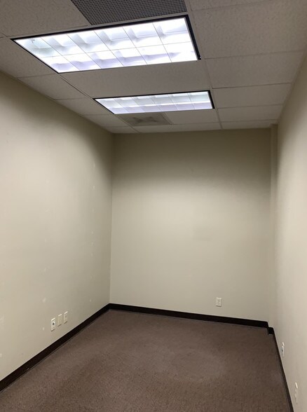 More Photos Of 444 Executive Center Blvd, El Paso Office For Lease