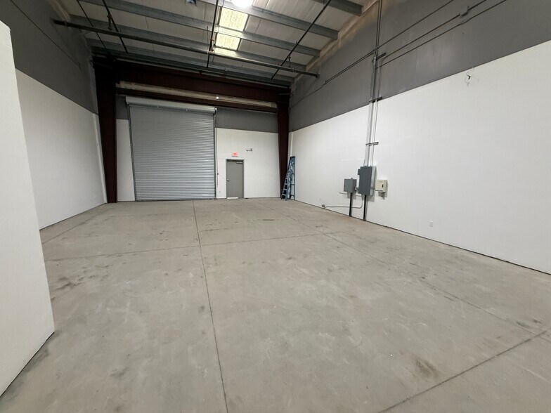 More Photos Of 470 W Larch Rd, Tracy Service For Sale