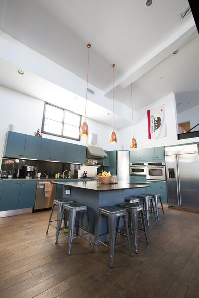 More Photos Of 2100 Abbot Kinney Blvd, Venice Office For Lease