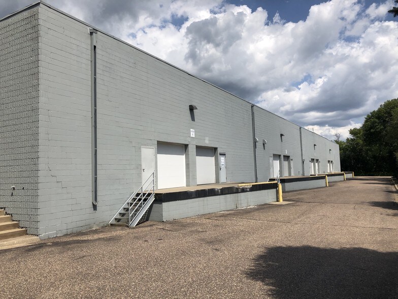 More Photos Of 2506-2526 Northland Dr, Mendota Heights Warehouse For Lease
