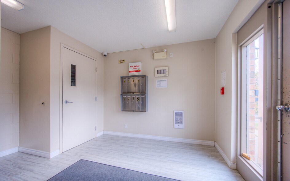 More Photos Of 172 Regina St N, Waterloo Apartments For Sale