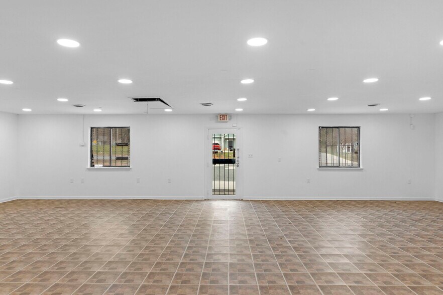 More Photos Of 2215 West Blvd, Charlotte Freestanding For Lease