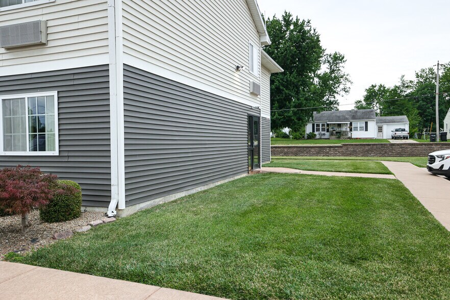 More Photos Of 625 W Washington St, Pittsfield Hotel For Sale