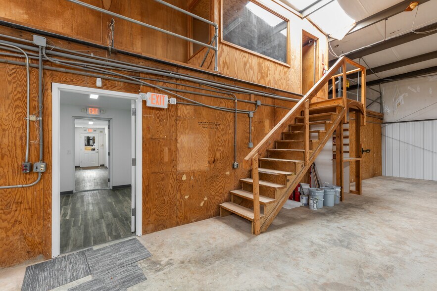 More Photos Of 13950 Veterans Memorial Hwy, Winston Warehouse For Sale