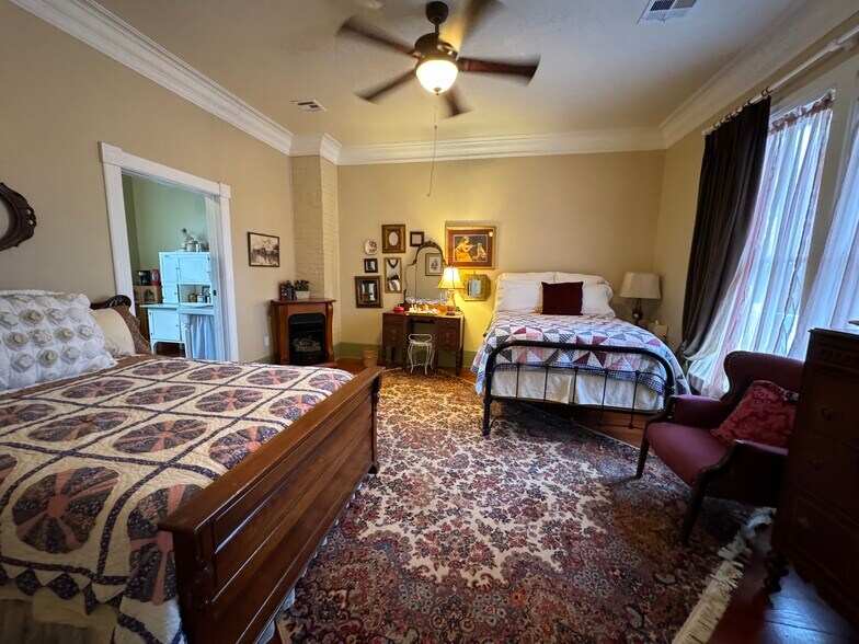 More Photos Of 224 W Chickasaw St, Tahlequah Hospitality For Sale