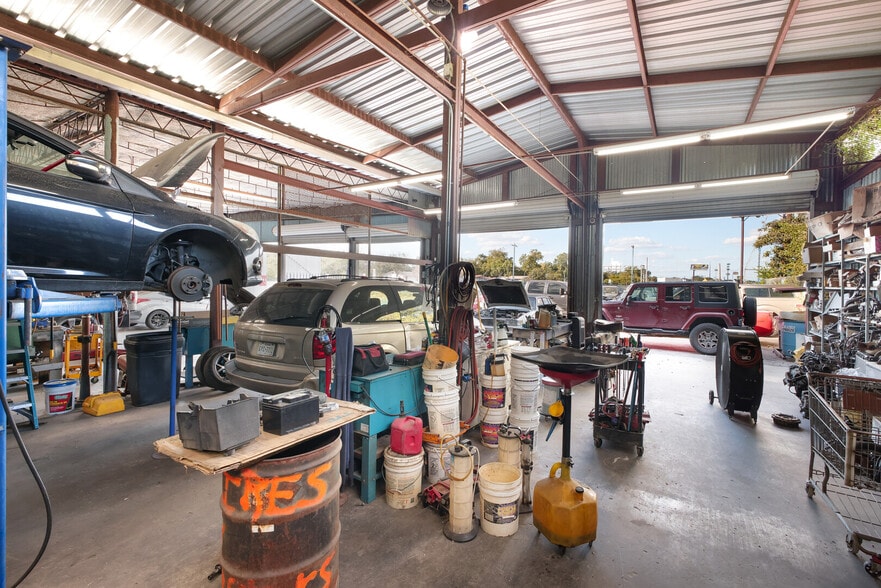 More Photos Of 5220 Interstate Highway 35 S, San Antonio Industrial For Sale