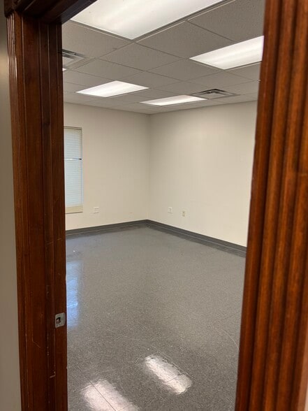 More Photos Of 533 High St, Bowling Green Office For Lease