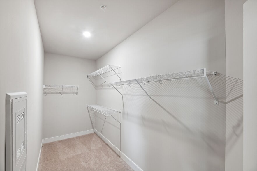 More Photos Of 4040 Gateway Dr, Fairfax Apartments For Lease