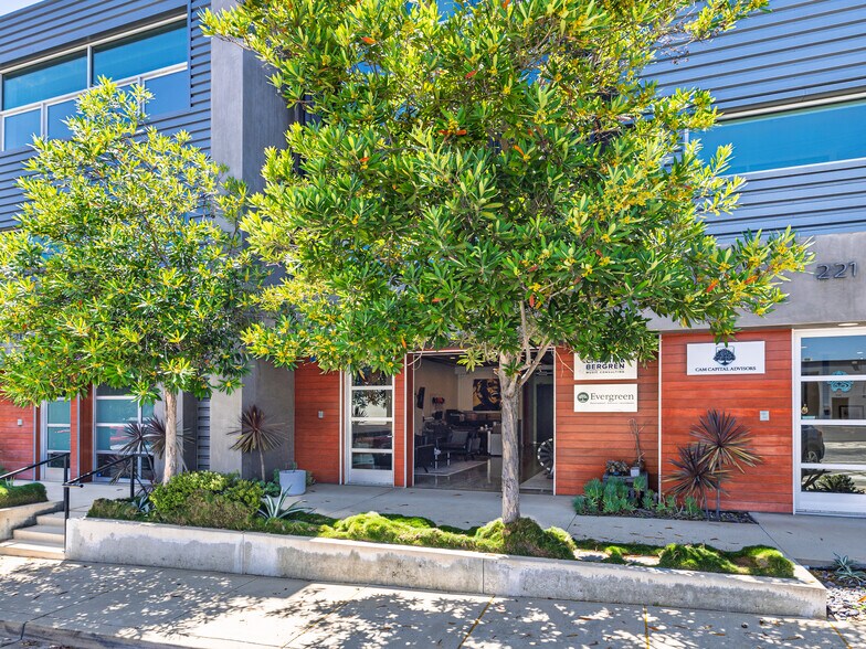 More Photos Of 215-237 California St, El Segundo Loft Creative Space For Lease