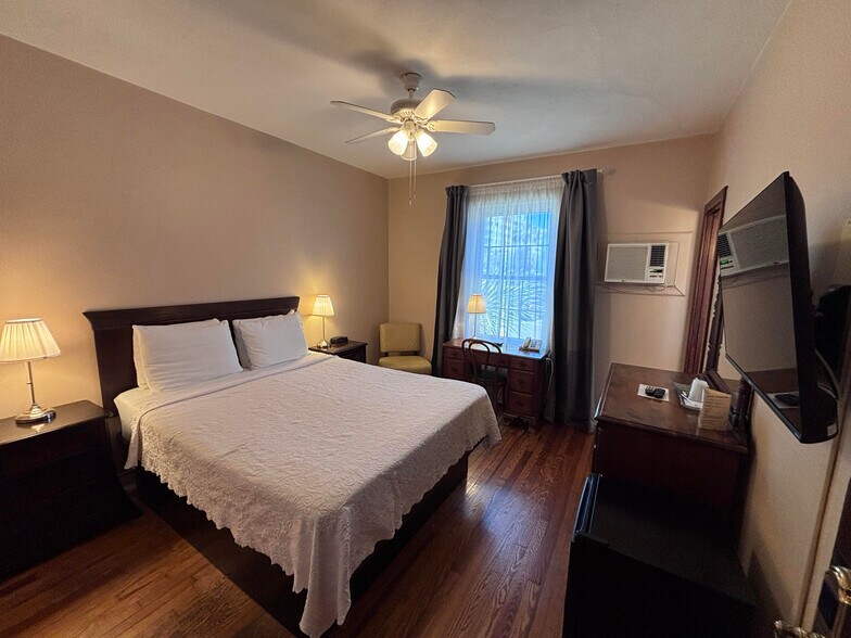 More Photos Of 342 3rd Ave N, Saint Petersburg Hotel For Sale