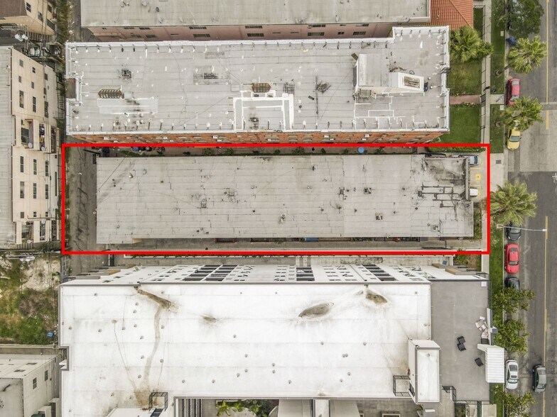 More Photos Of 4053 Oakwood Ave, Los Angeles Apartments For Sale