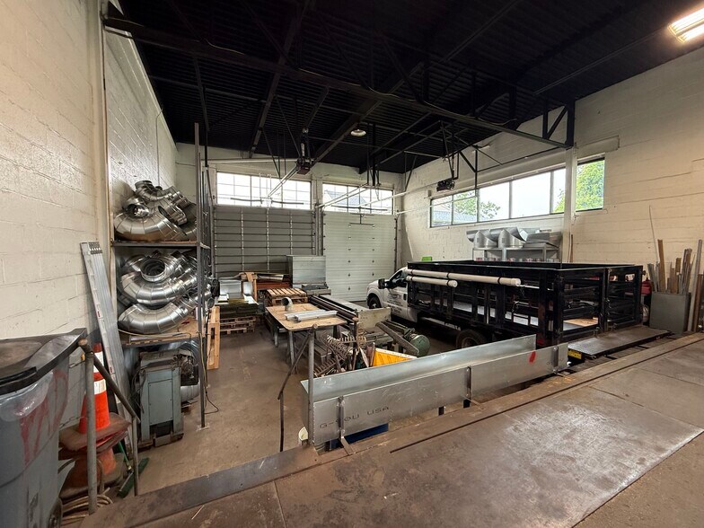 More Photos Of 25 N Bartram Ave, Glenolden Warehouse For Sale