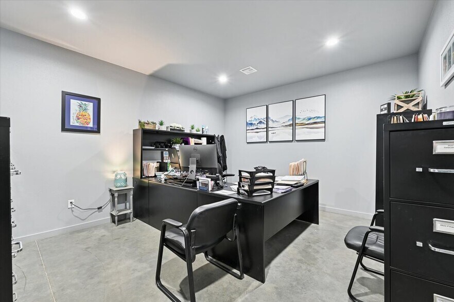 More Photos Of 22390 E 111th St, Broken Arrow Warehouse For Lease