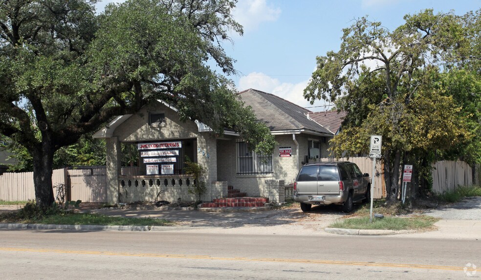 Primary Photo Of 302-318 Gray St, Houston Apartments For Lease