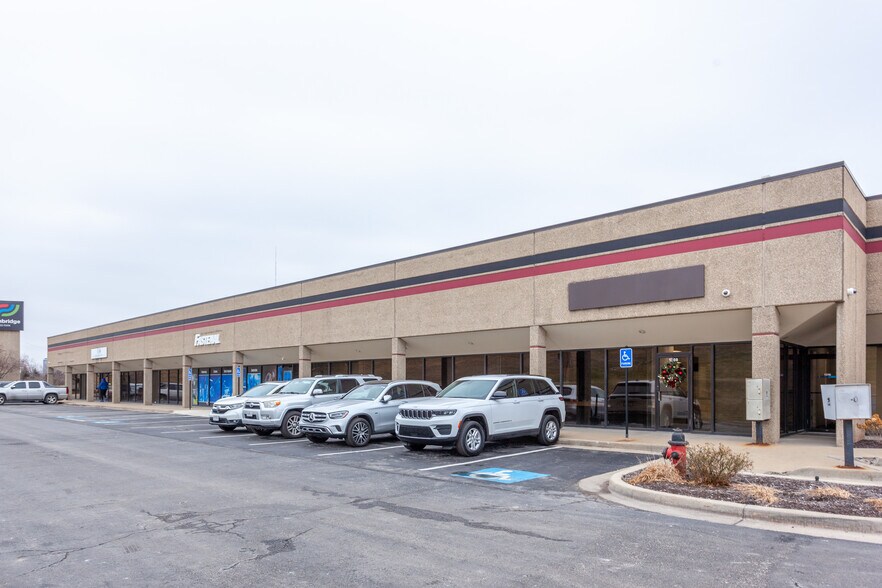 More Photos Of 1300-1322 Adams St, Kansas City Manufacturing For Lease