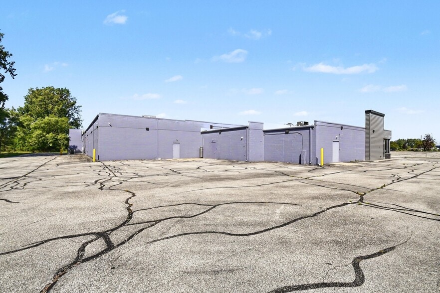 More Photos Of 8845 Gratiot Rd, Saginaw Freestanding For Sale