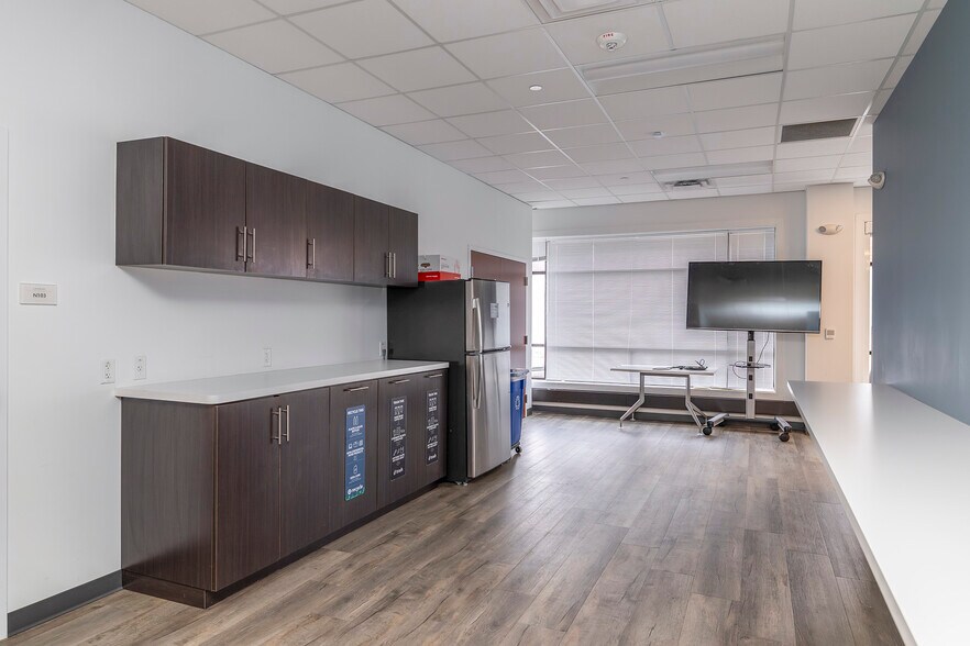 More Photos Of 600-660 W Saint Germain St, Saint Cloud Freestanding For Sale