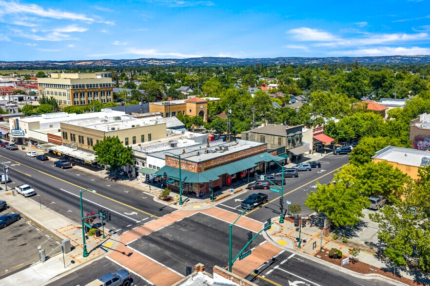 More Photos Of 505-678 Lincoln Blvd, Lincoln Storefront For Sale