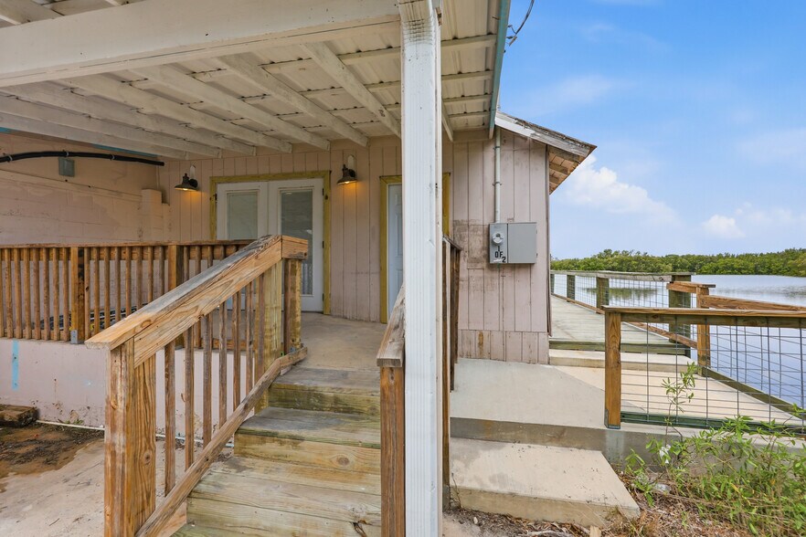 More Photos Of 505 3rd St, Cedar Key Restaurant For Sale
