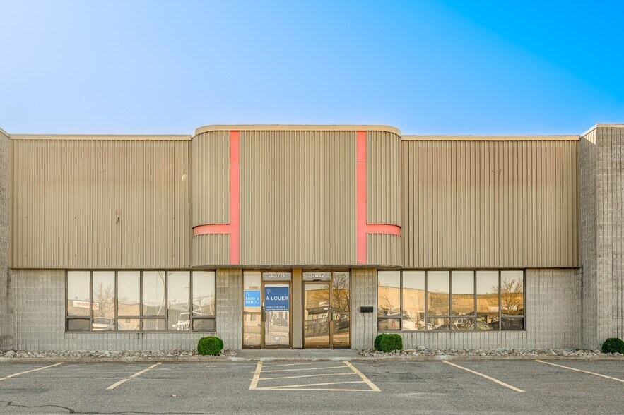 More Photos Of 3370-3418 Boul Industriel, Laval Light Distribution For Lease