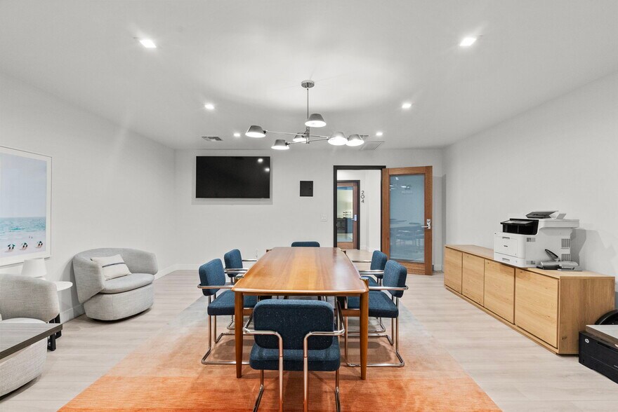 More Photos Of 24325 Main St, Newhall Office For Lease