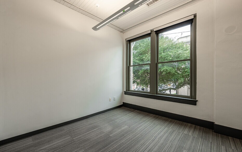 More Photos Of 401 E Chapel Hill St, Durham Storefront Retail Office For Sale