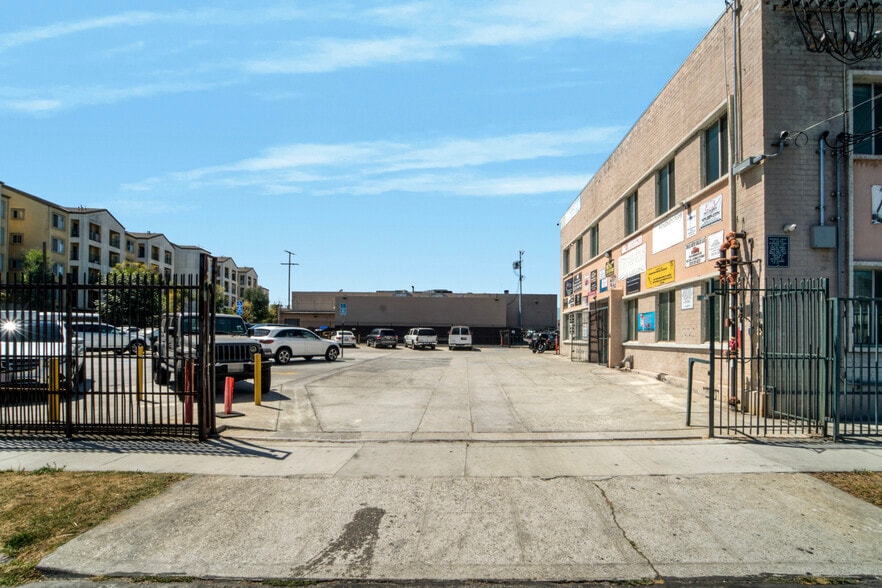 More Photos Of 1704 W Manchester Ave, Los Angeles Medical For Sale