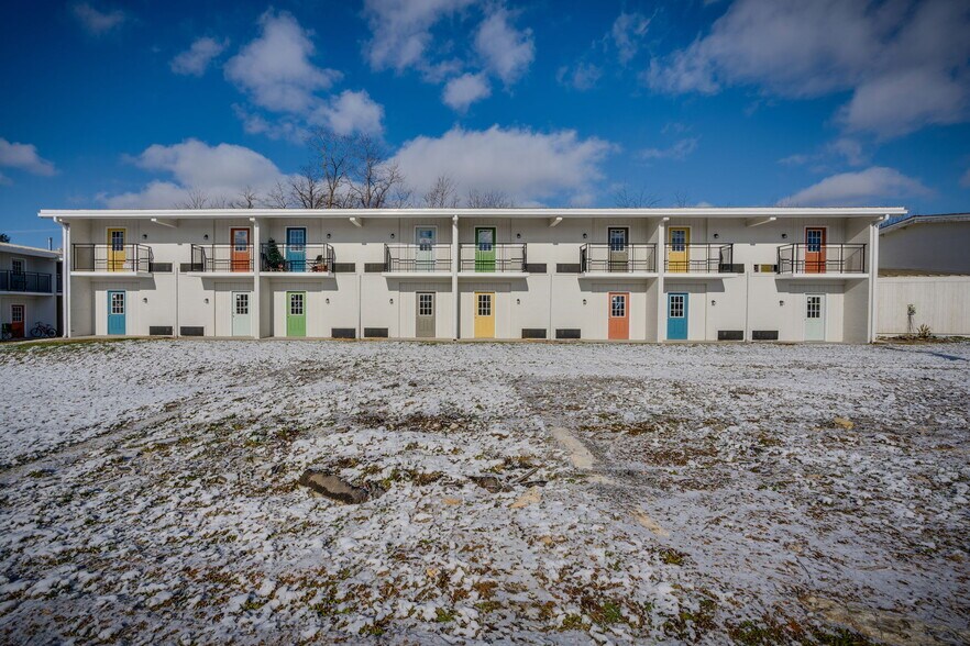 More Photos Of 15589 Lee Hwy, Bristol Apartments For Sale