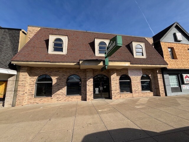 More Photos Of 2225 W Franklin St, Evansville Storefront For Sale