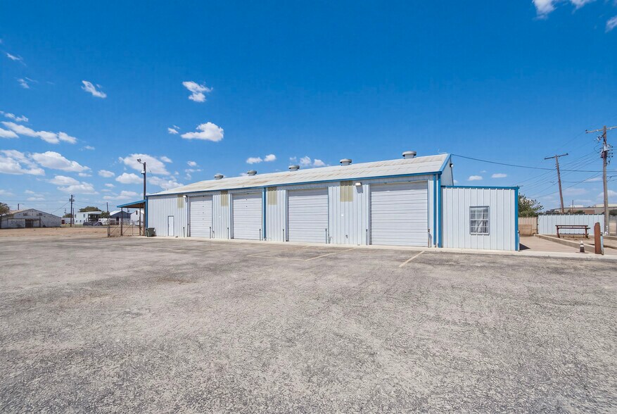 More Photos Of 300-305 S Grant Ave, Odessa Warehouse For Sale