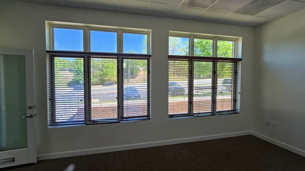 More Photos Of 14165 Robert Paris Ct, Chantilly Medical For Lease