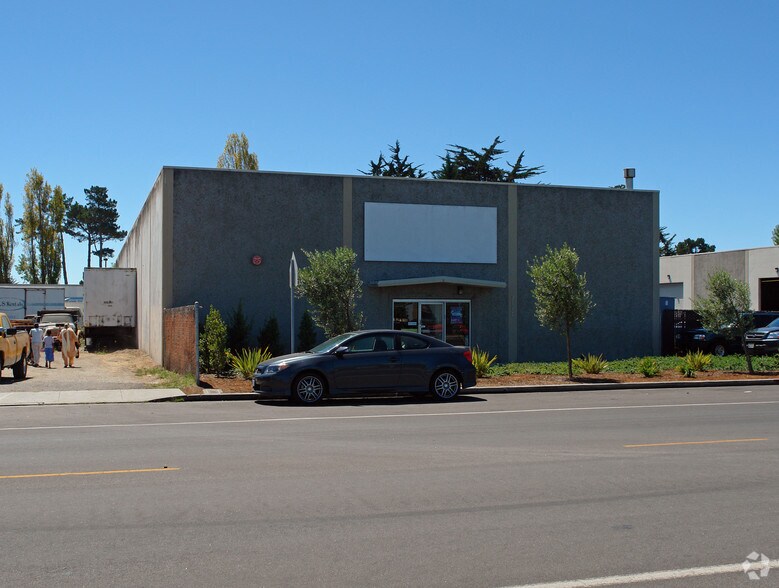 Primary Photo Of 2117 Delaware Ave, Santa Cruz Service For Lease