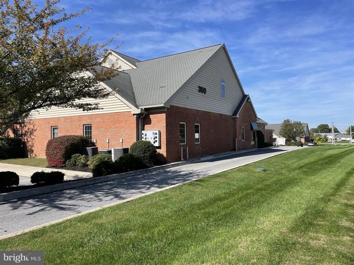 More Photos Of 300 Historic Dr, Strasburg General Retail For Sale