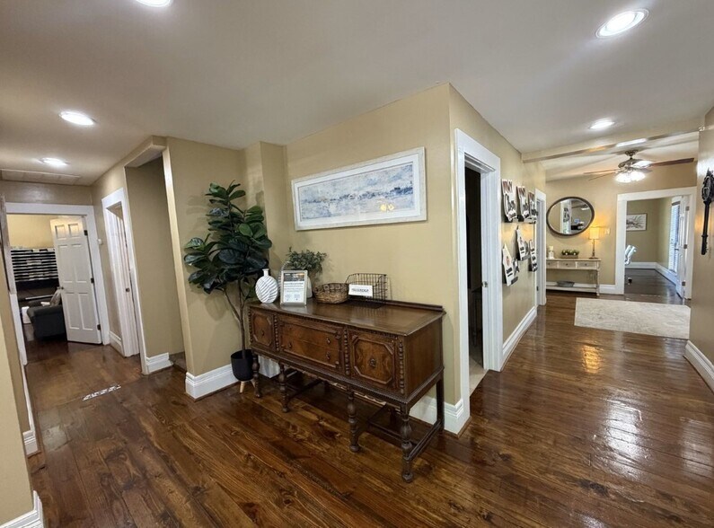 More Photos Of 401 W University Ave, Georgetown Office For Lease