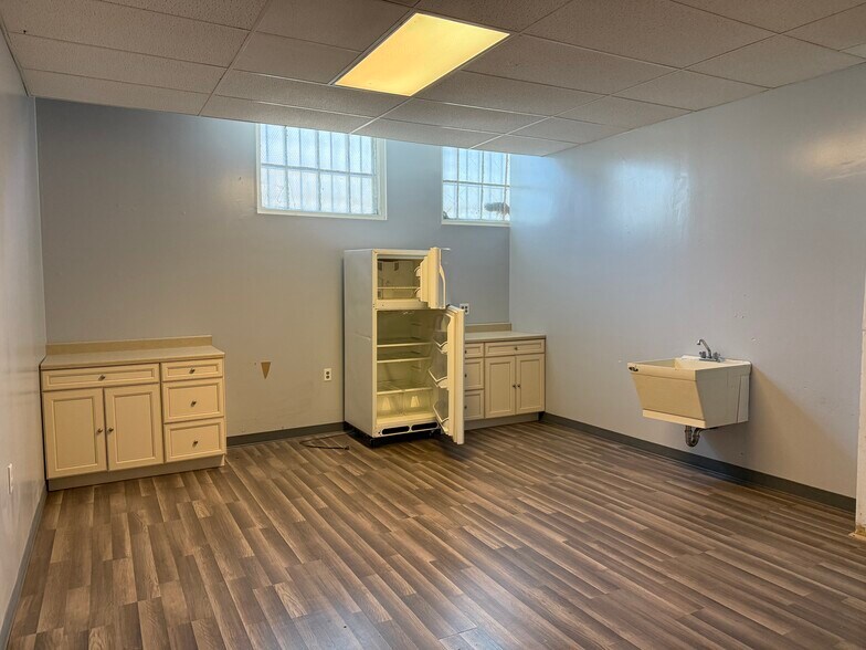 More Photos Of 347 Wyoming Ave, Wyoming Medical For Lease