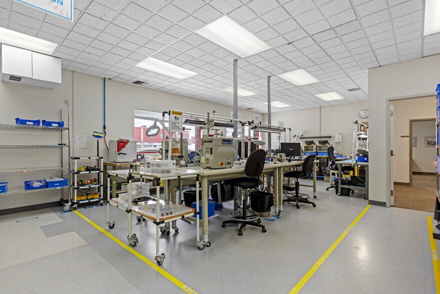 More Photos Of 1011 Polytek St, Ottawa Flex For Sale